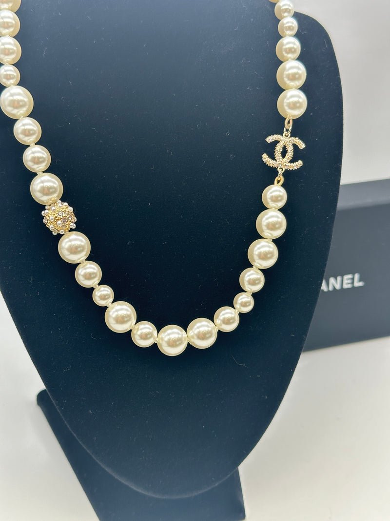 Chanel Pearl CC Logo Crystal Necklce