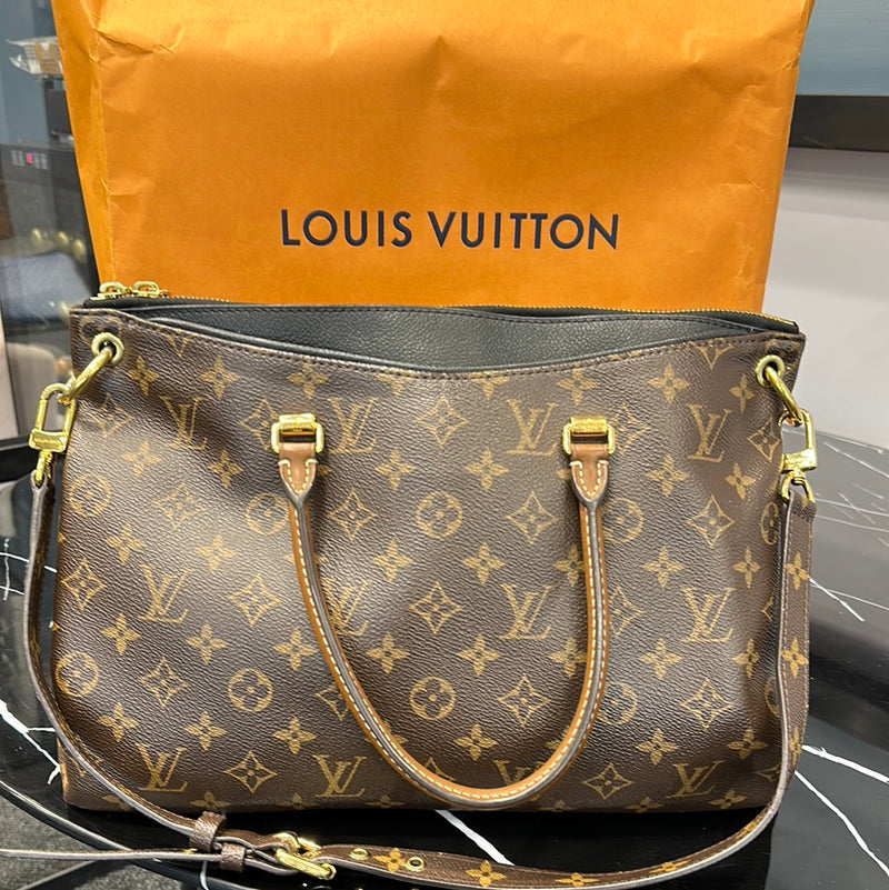 Handbags Louis Vuitton Pallas